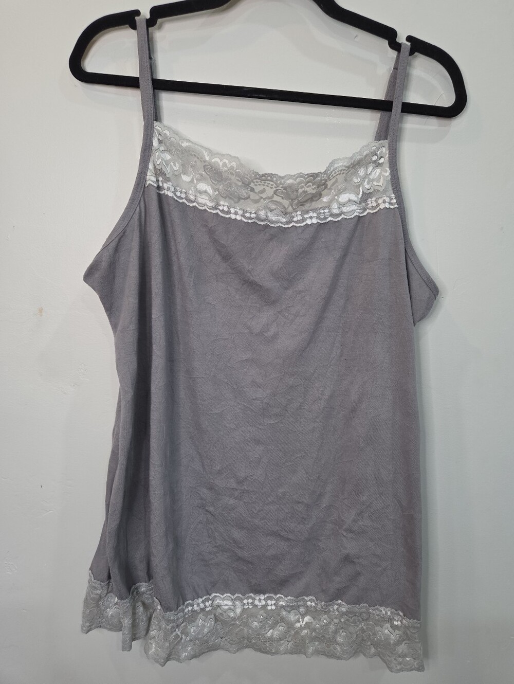 Maurice's Crinkle Cami Lace Trim Size 2X y2k Grey Silver